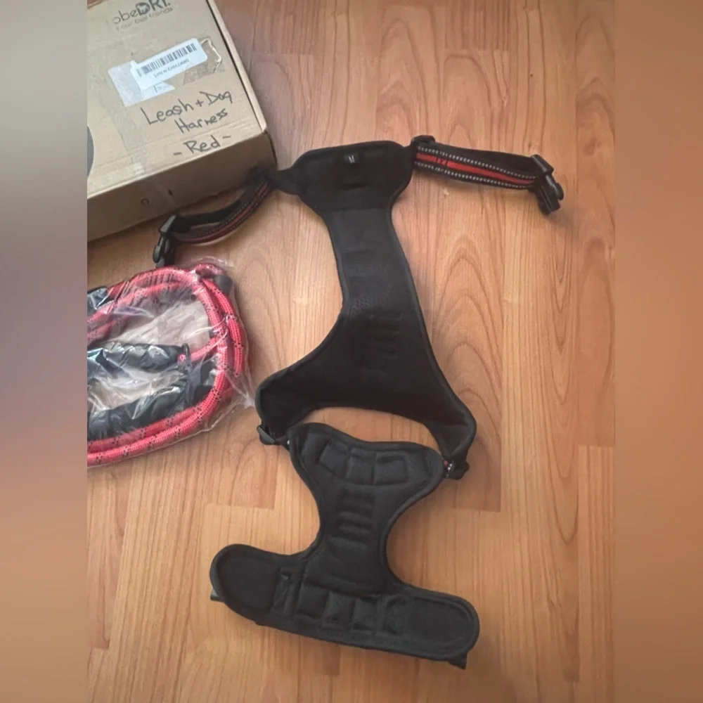 New Open Bx No-Pull Dog Safety Harness Adjustable Medium RED Matching Leash Tobi